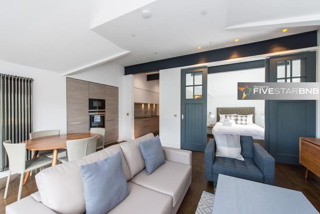 Cool Urban Apartment With Stunning Castle Views Единбург Екстер'єр фото