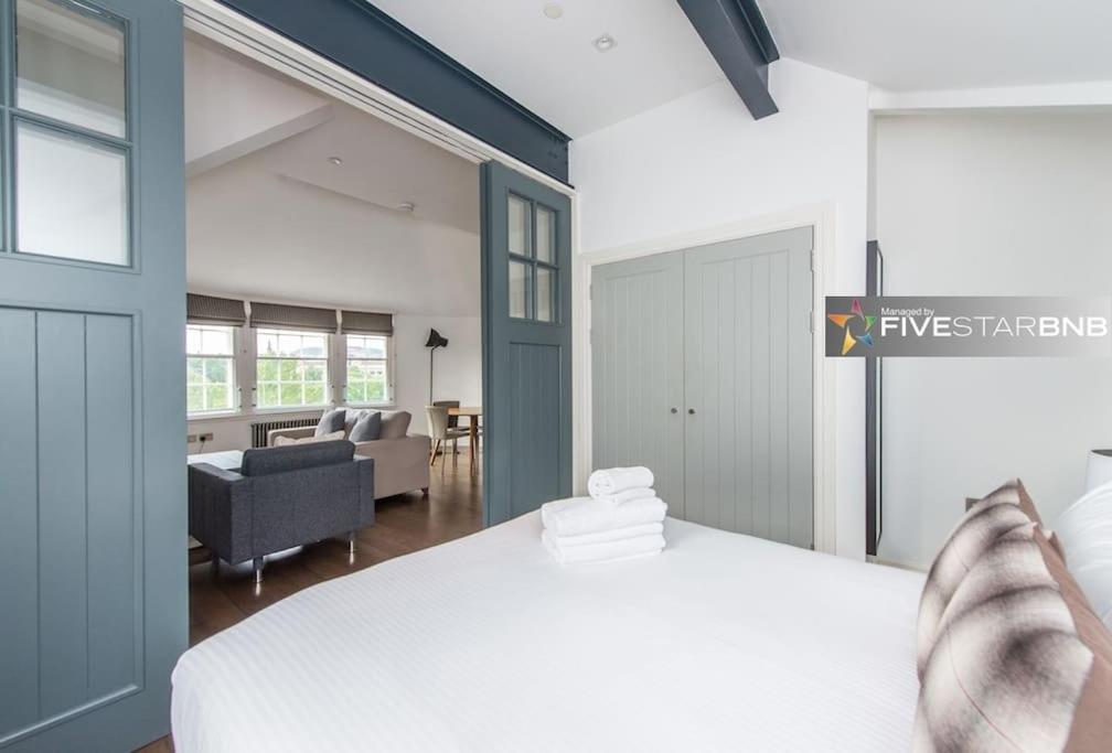 Cool Urban Apartment With Stunning Castle Views Единбург Екстер'єр фото