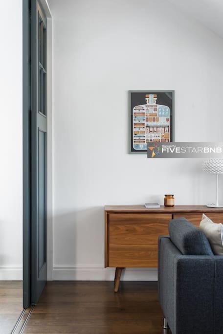 Cool Urban Apartment With Stunning Castle Views Единбург Екстер'єр фото