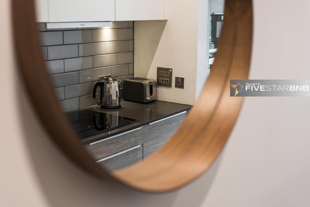 Cool Urban Apartment With Stunning Castle Views Единбург Екстер'єр фото