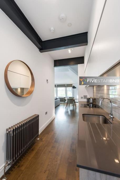 Cool Urban Apartment With Stunning Castle Views Единбург Екстер'єр фото